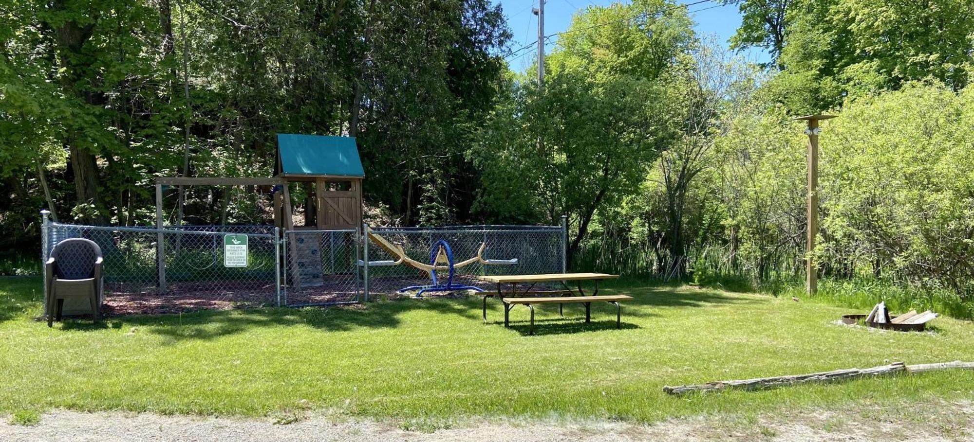 Betsie Riverside Resort Benzonia Exterior photo